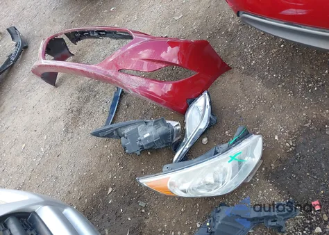 2011 Hyundai Sonata Hybrid z USA, uszkodzony, nr VIN KMHEC4A42BA011208